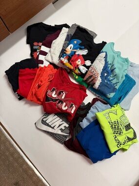 Kids Graphic Tees & Athletic T-Shirts - Nike, Under Armor